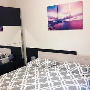 Nena Near The Center With Free Parking Apartman Pula