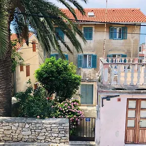 Nona Beta Ostanak kod kuće Mali Losinj